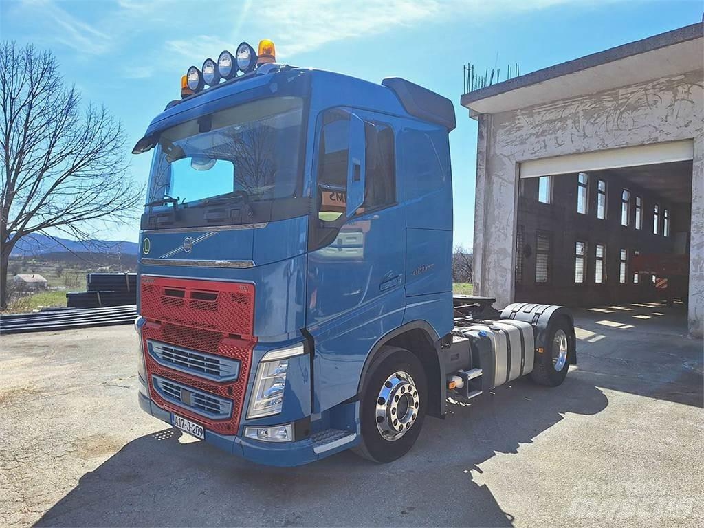 Volvo 460 Autobasculanta