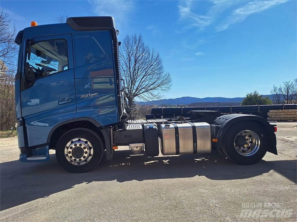 Volvo 460 Autobasculanta