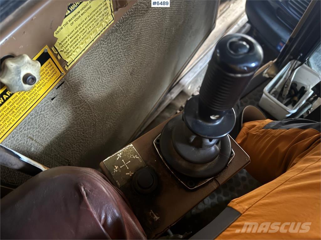 CAT 205 LC Excavatoare pe șenile
