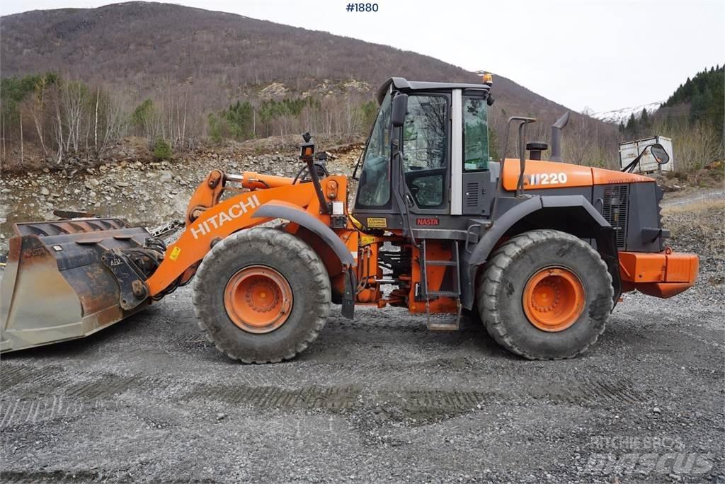 Hitachi ZW220 Incarcator pe pneuri