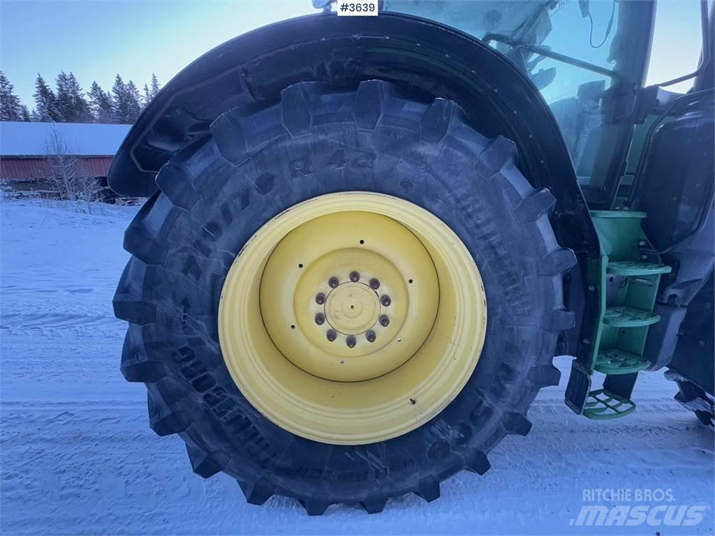 John Deere 6215R Tractoare