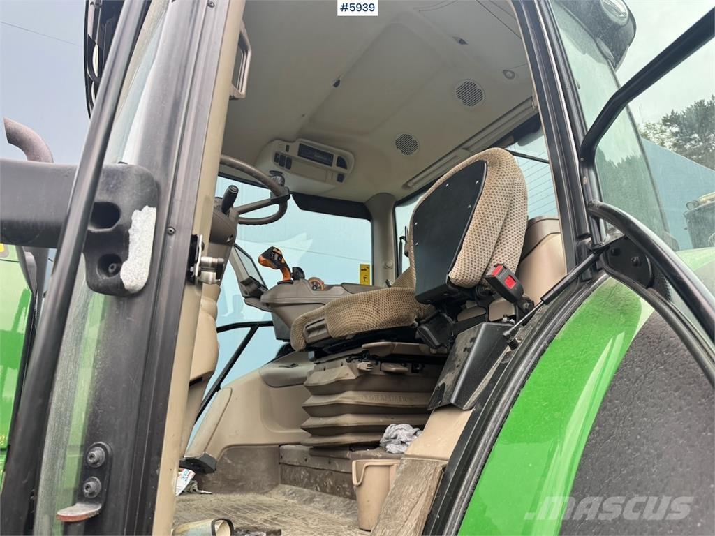 John Deere 6215R Tractoare