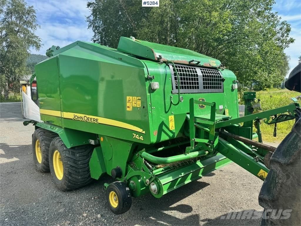 John Deere 744 Alte echipamente pentru recoltat