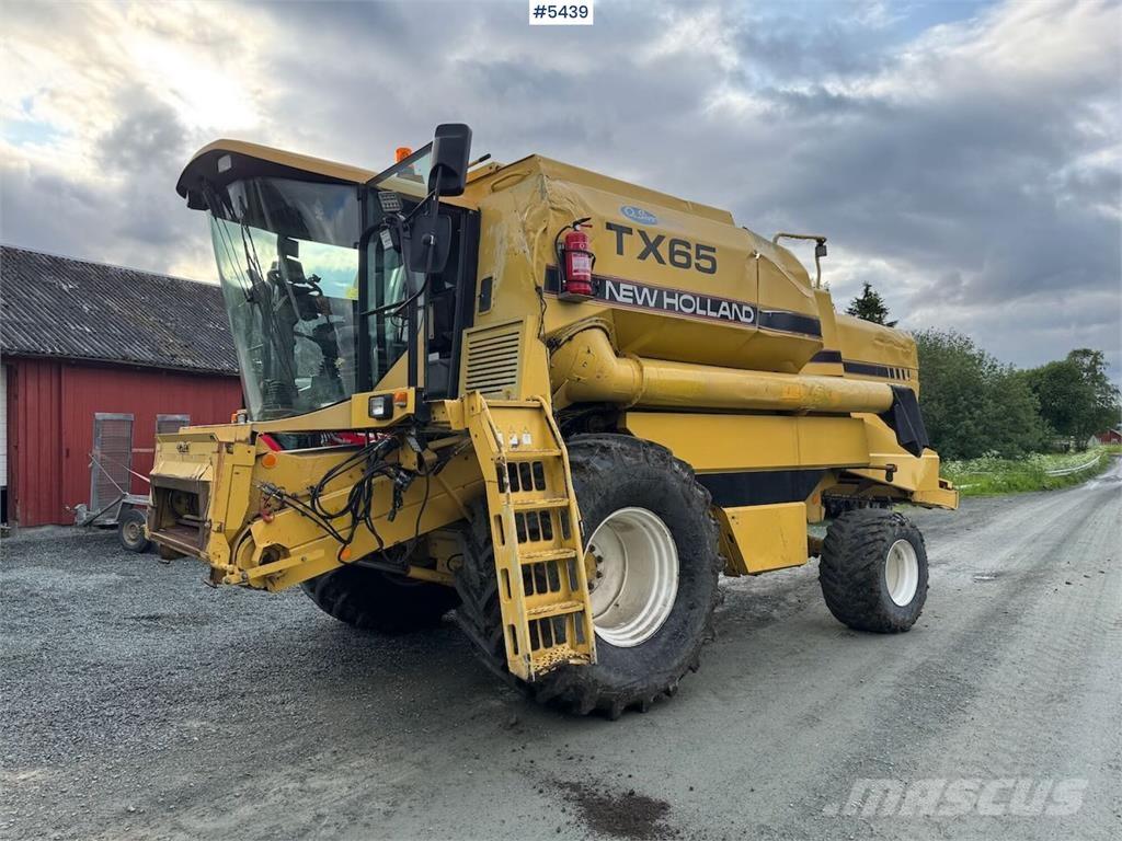 New Holland TX65 Combine de secerat