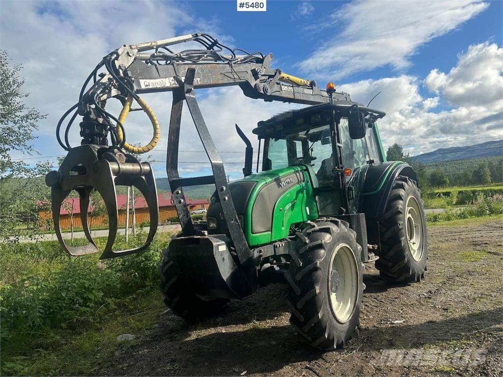 Valtra N101 Tractoare
