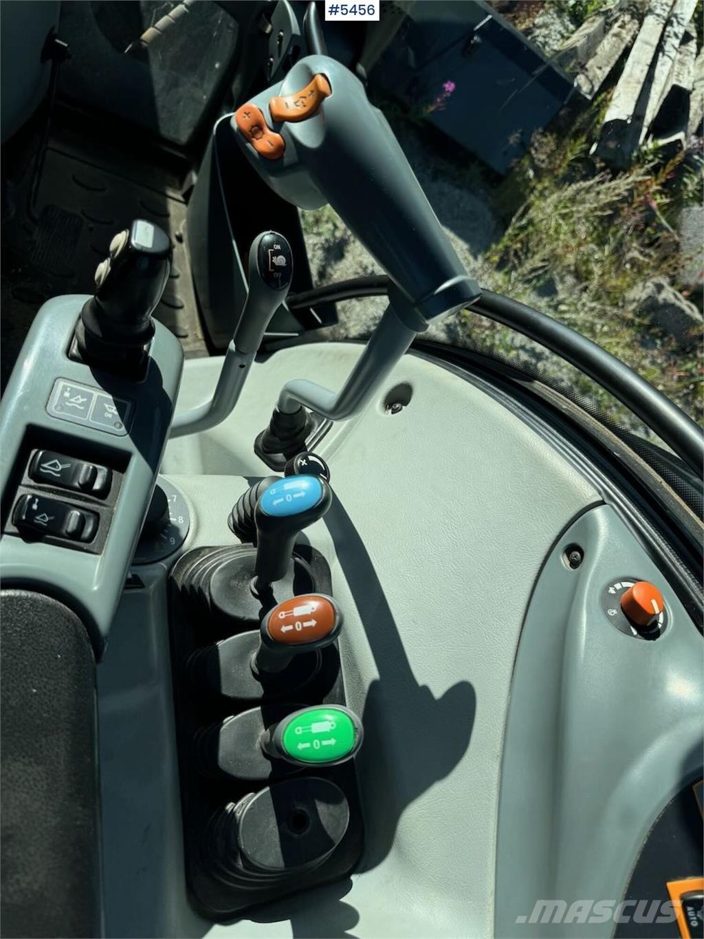 Valtra N123 Tractoare