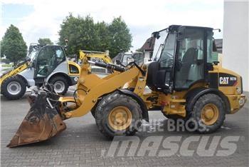 CAT 907M Incarcator pe pneuri