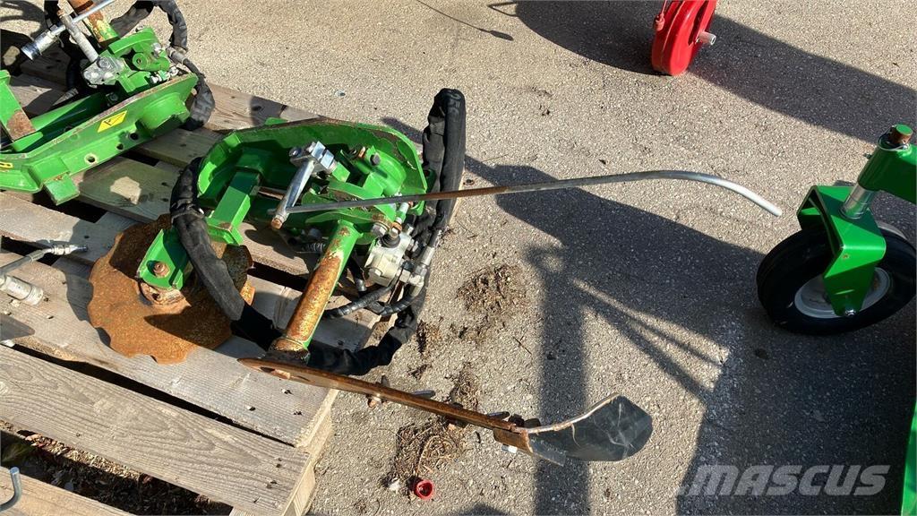  CFS Vinox links Alte echipamente de viticultura