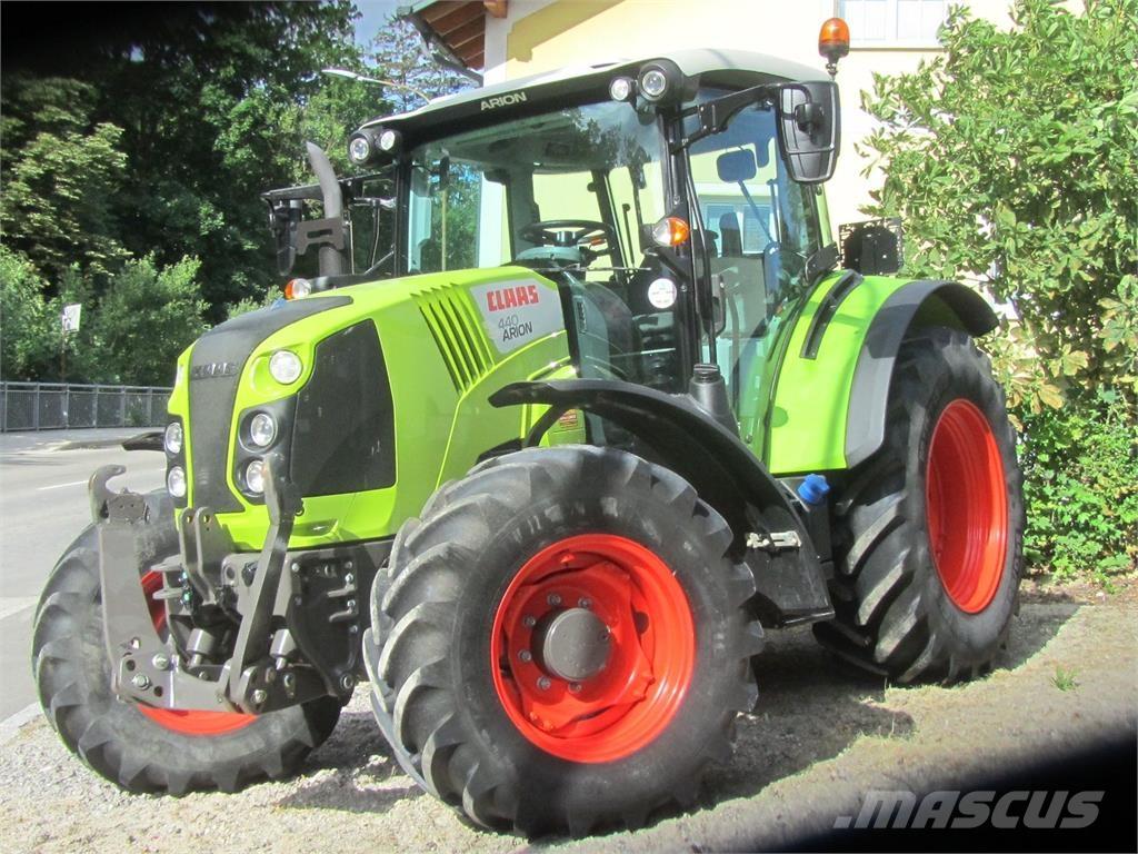 CLAAS Arion 440 Tractoare
