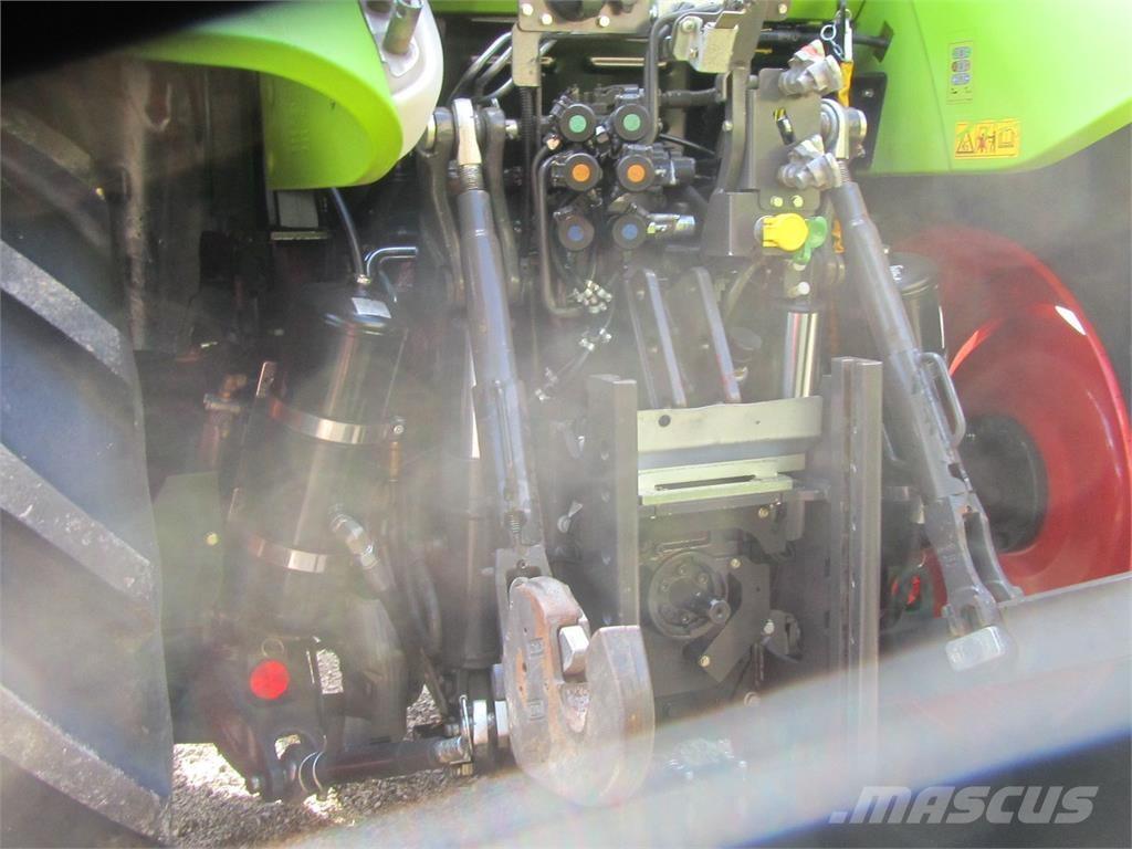 CLAAS Arion 440 Tractoare