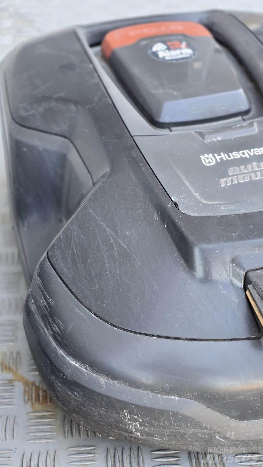Husqvarna AM310 Utilaje întreţinere terenuri - Altele