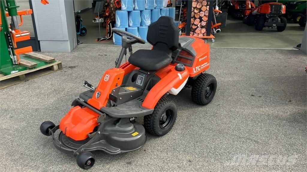 Husqvarna R 214TC Utilaje întreţinere terenuri - Altele
