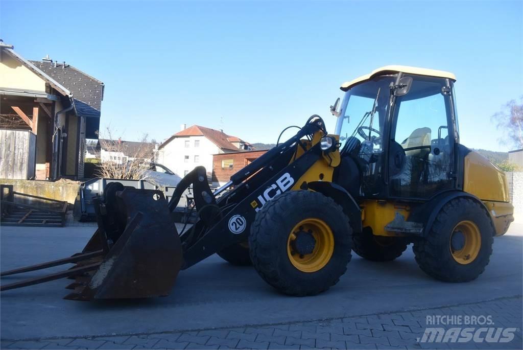 JCB 406 Incarcator pe pneuri