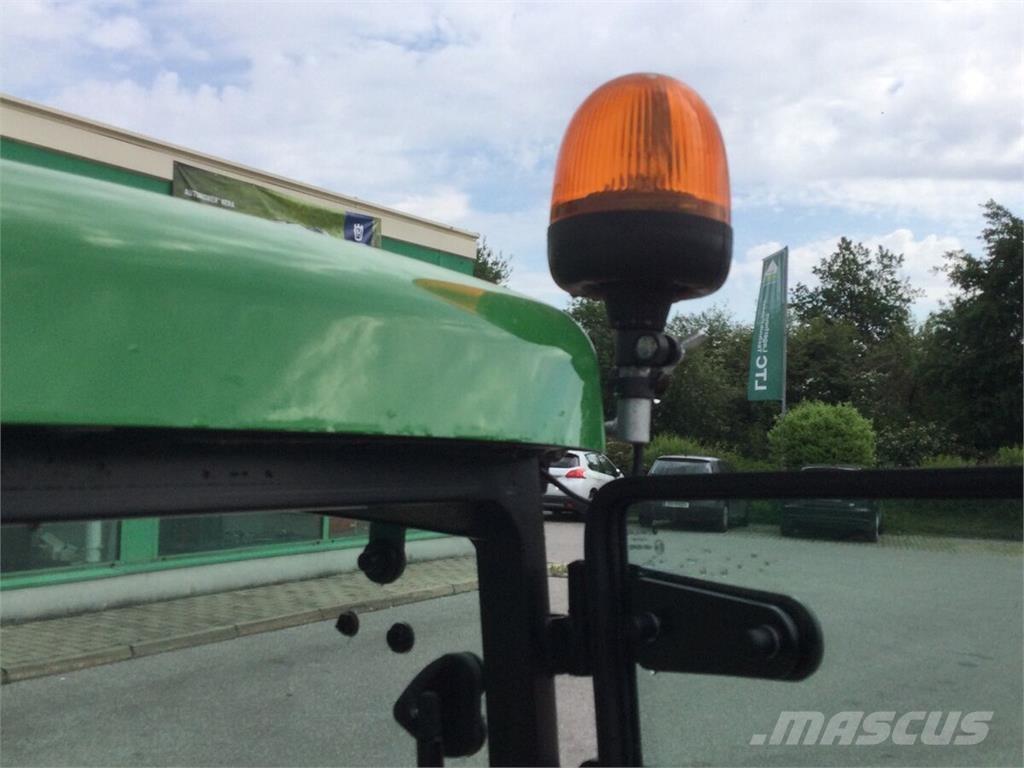 John Deere 1026R Tractoare