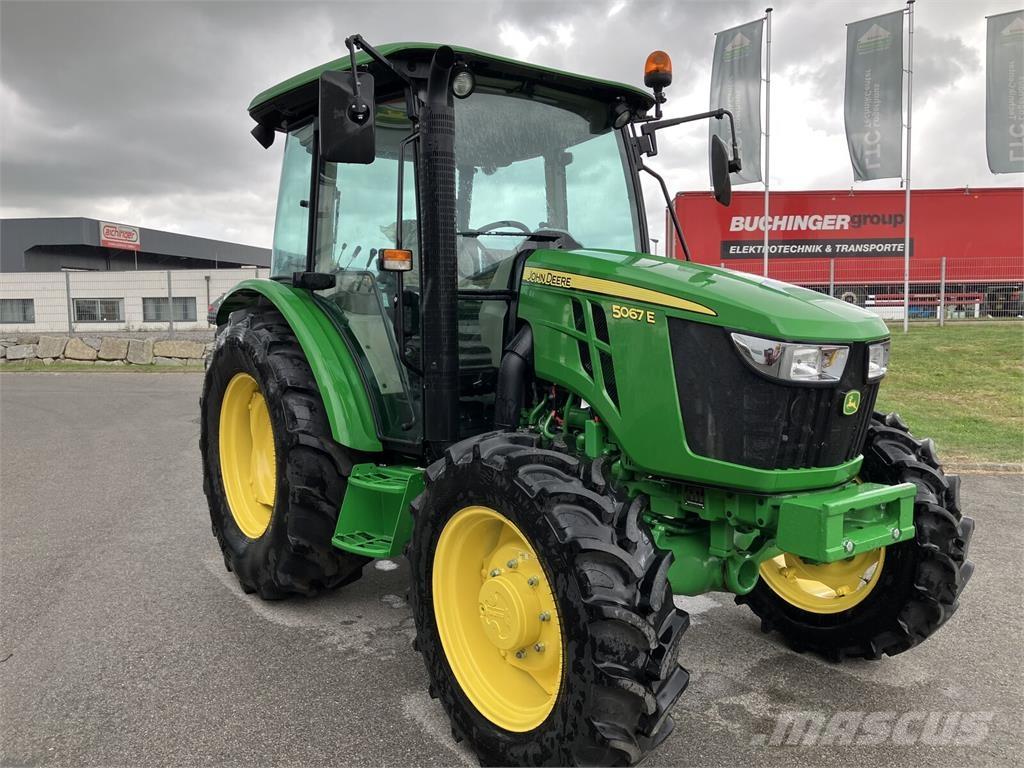 John Deere 5067E Tractoare
