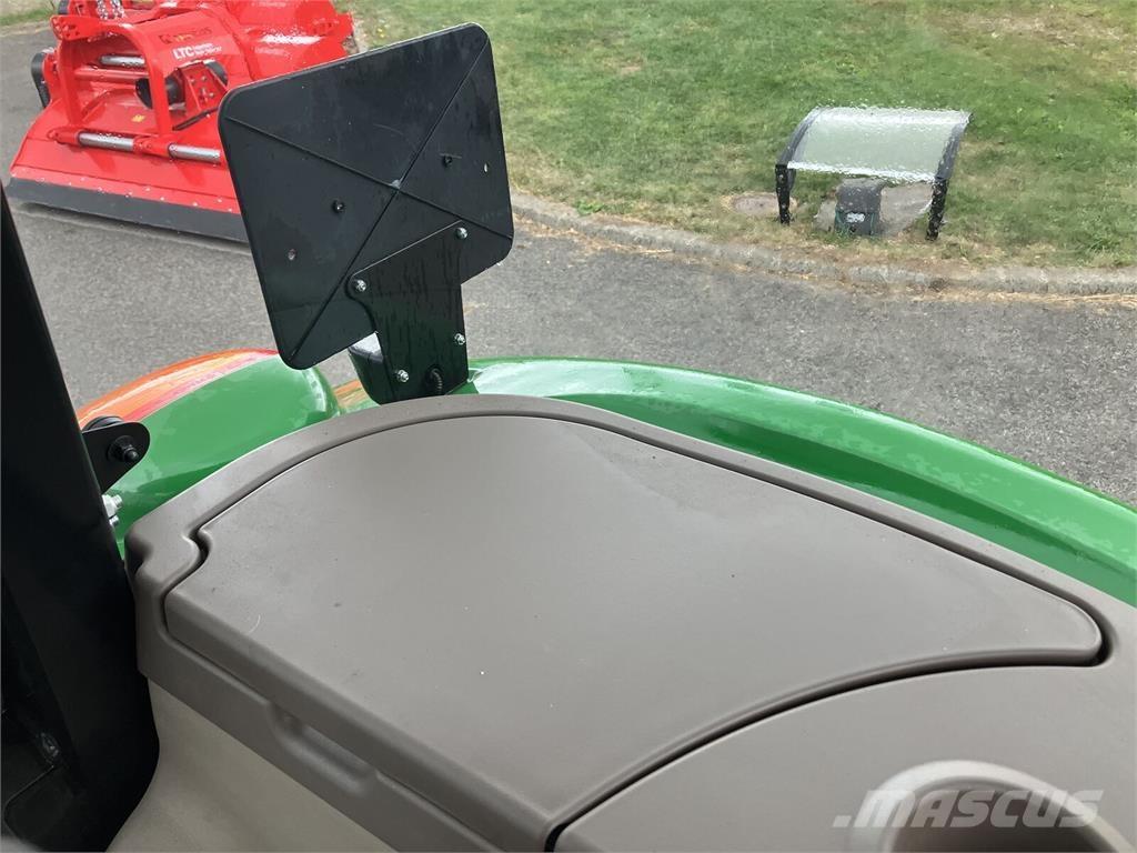 John Deere 5067E Tractoare