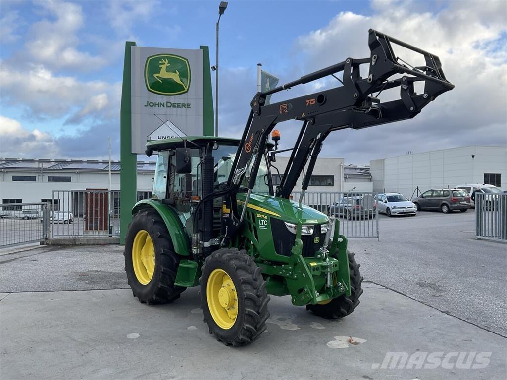 John Deere 5075E Tractoare
