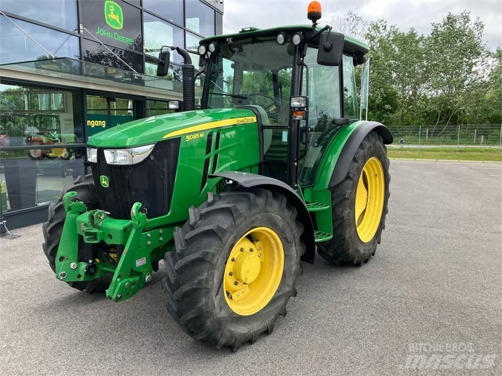 John Deere 5085M Tractoare