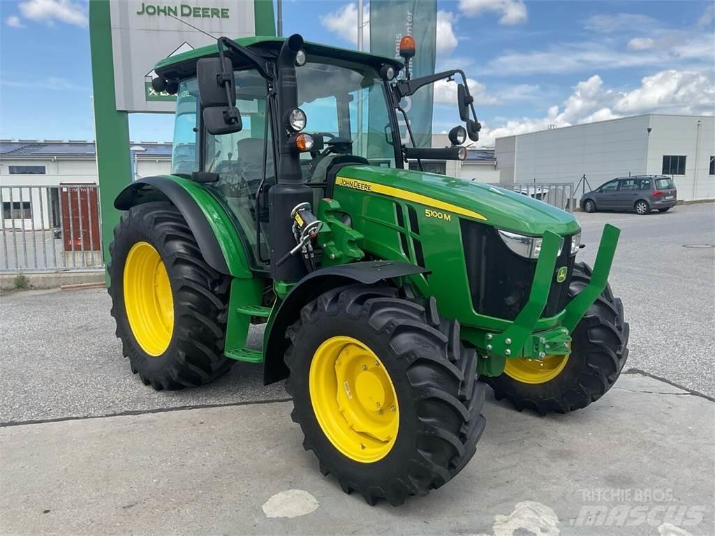 John Deere 5100M Tractoare