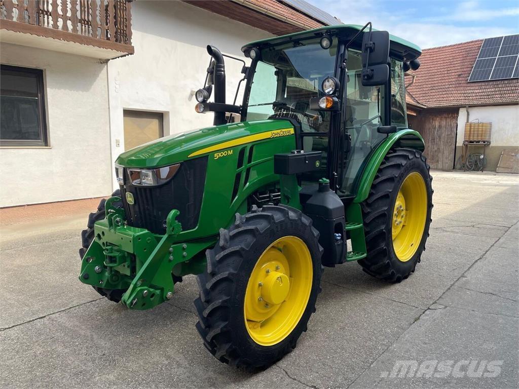 John Deere 5100M Tractoare