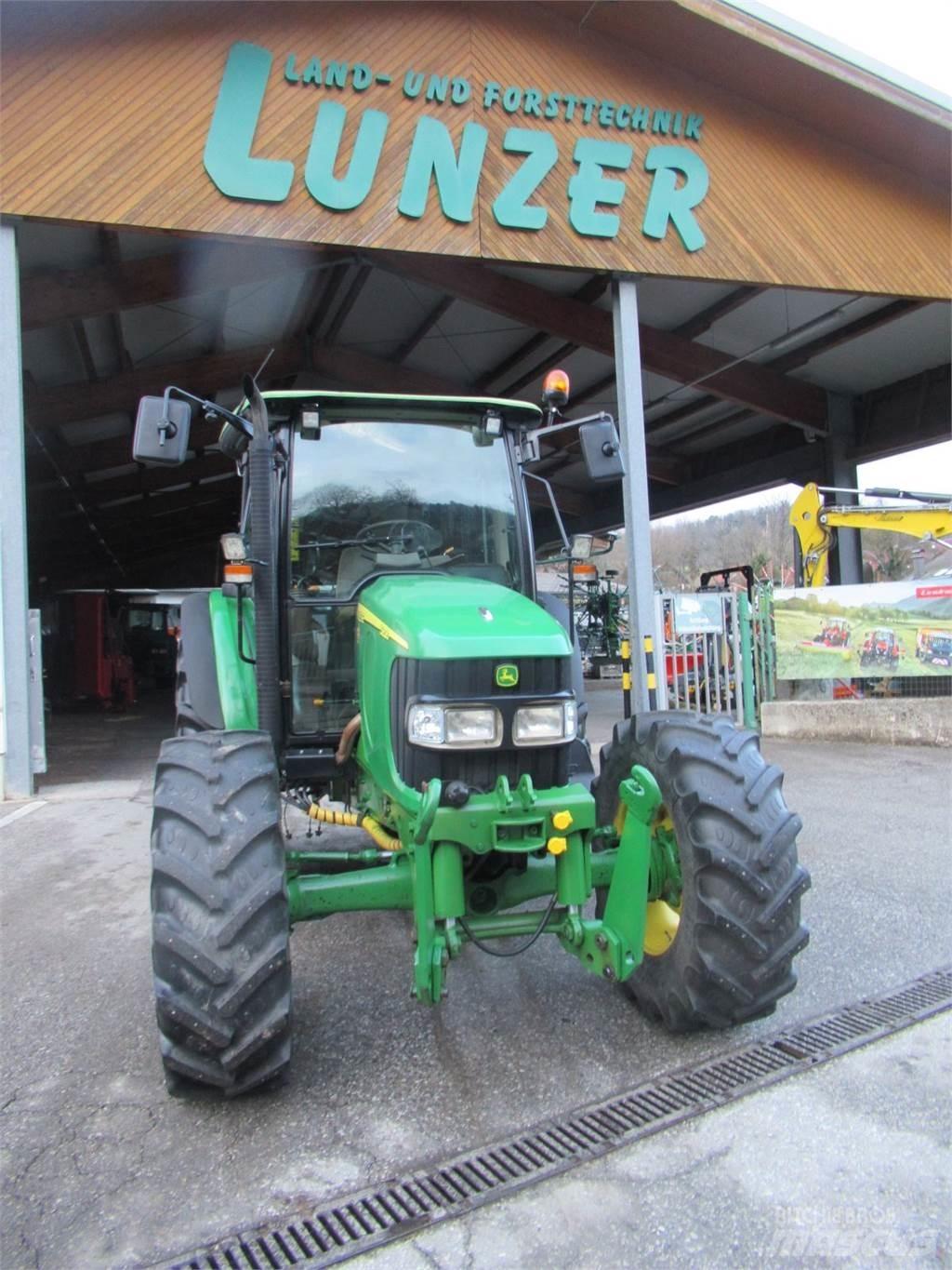 John Deere 5820 Tractoare
