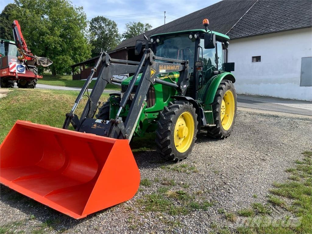 John Deere 5820 Tractoare
