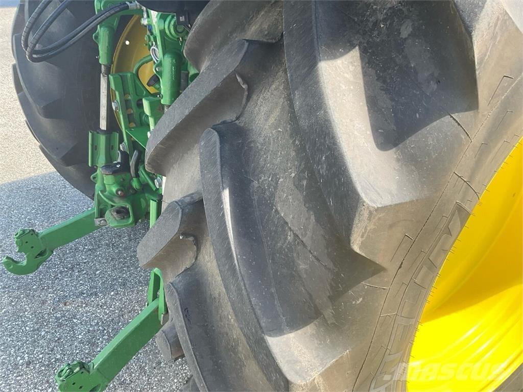 John Deere 6110R Tractoare