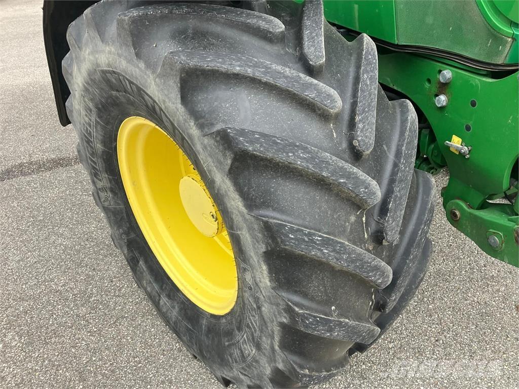 John Deere 6125R Tractoare