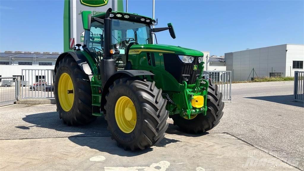 John Deere 6R 215 Tractoare