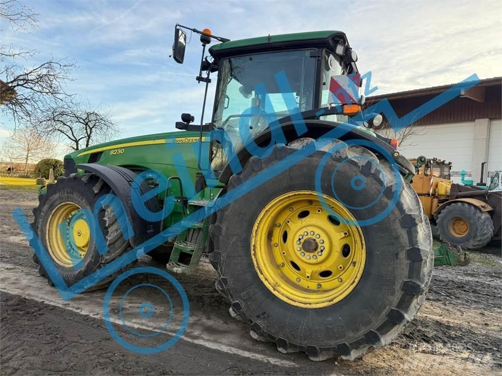 John Deere 8230 Tractoare