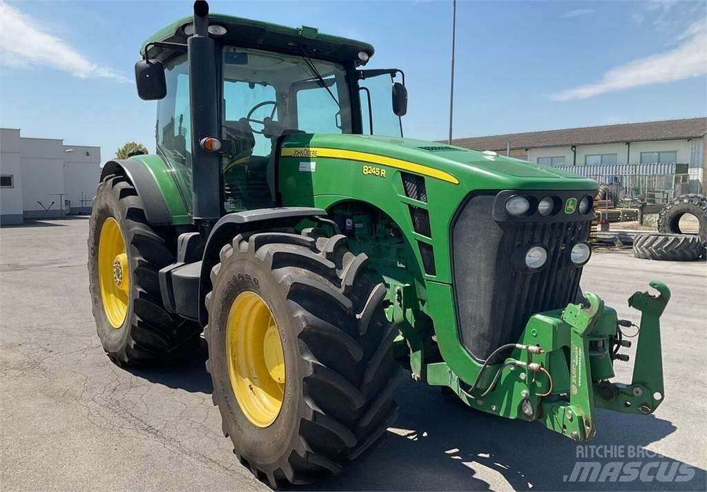 John Deere 8245R Tractoare