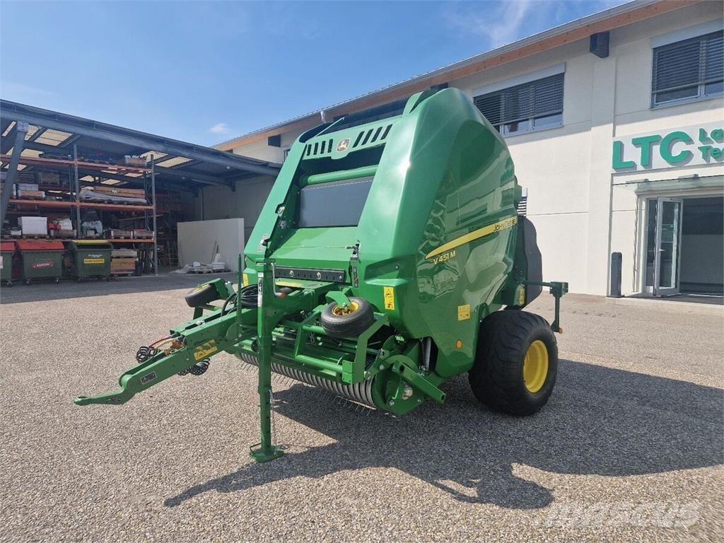 John Deere V451M Masina de balotat cilindric