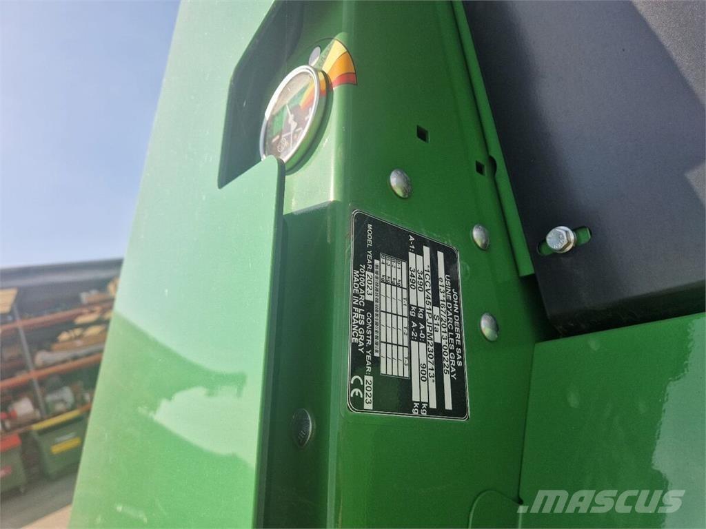 John Deere V451M Masina de balotat cilindric