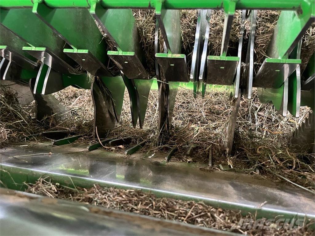 John Deere V451R Masina de balotat cilindric