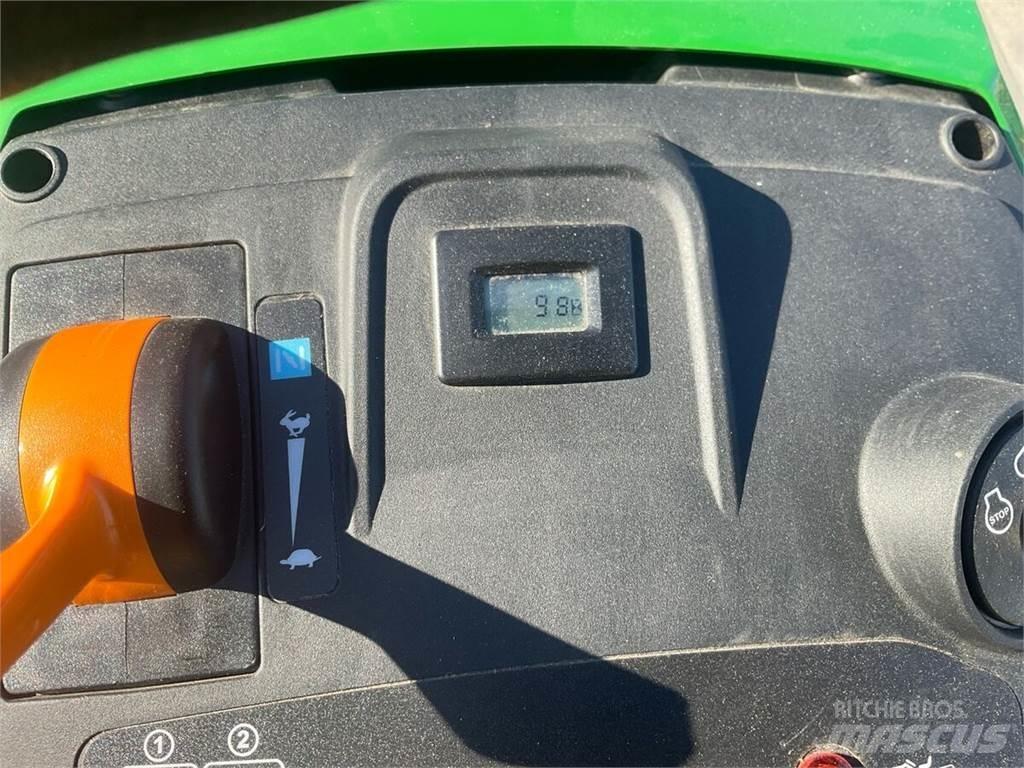 John Deere X167R Utilaje întreţinere terenuri - Altele