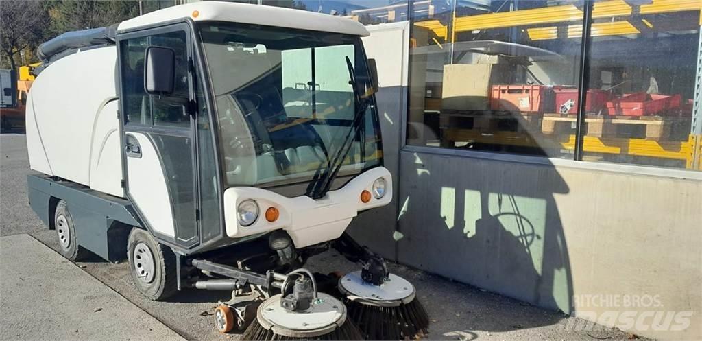 Johnston Compact 40 Utilaje întreţinere terenuri - Altele