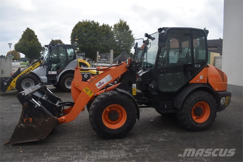 Komatsu WA70-7 Incarcator pe pneuri