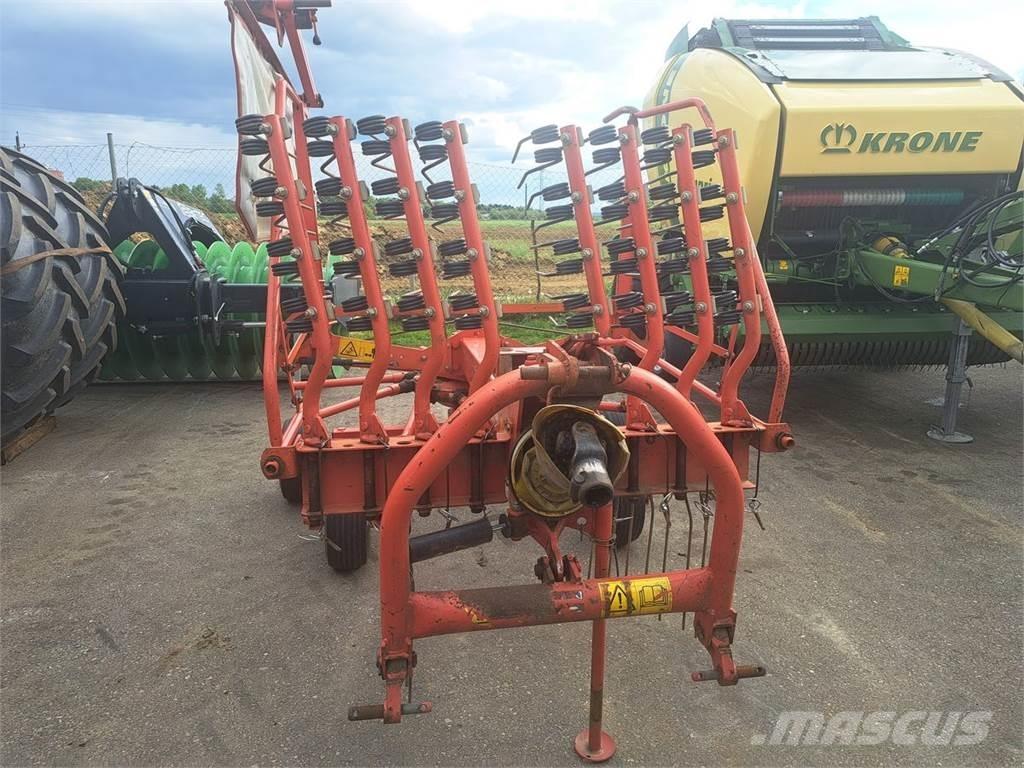 Kuhn GA 4121 GM Utilaj de răvăşit fân