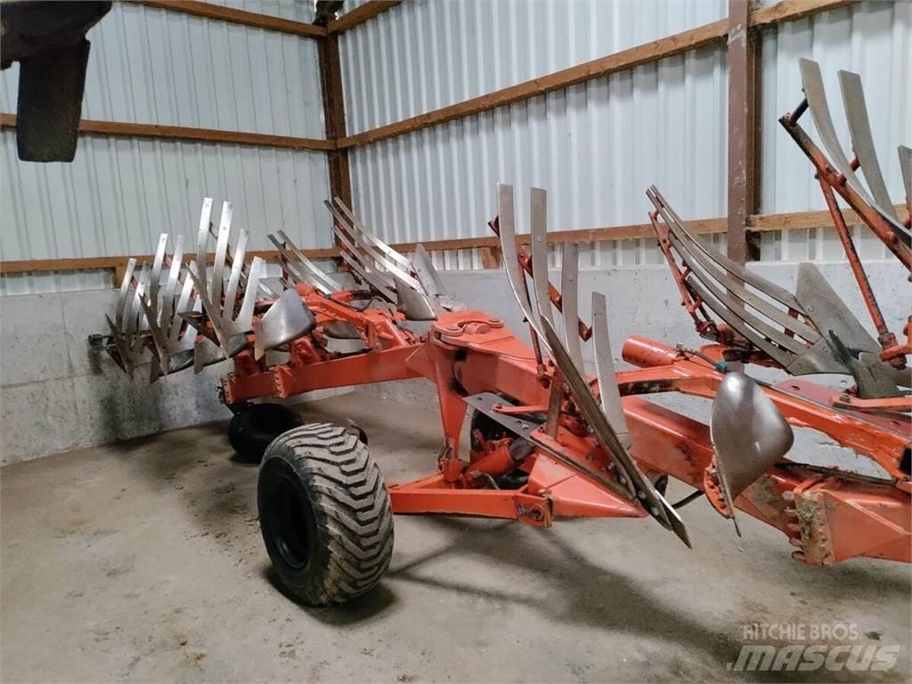 Kuhn Manager 8 NSH Pluguri conventionale