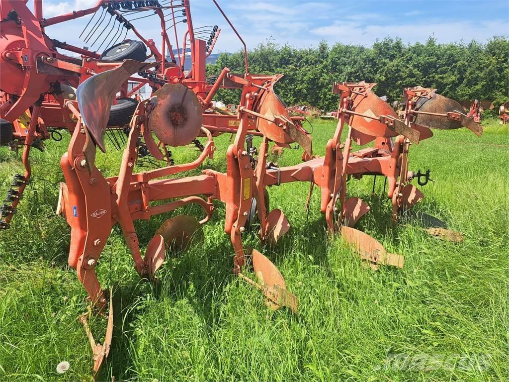 Kuhn Master 120 Pluguri conventionale