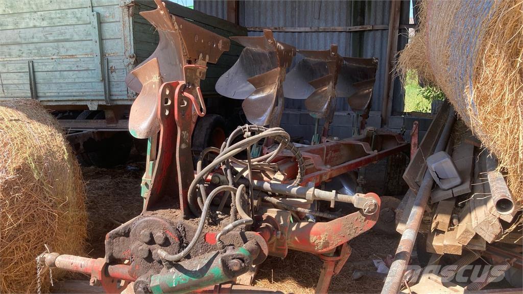 Kverneland LB 100 Pluguri conventionale