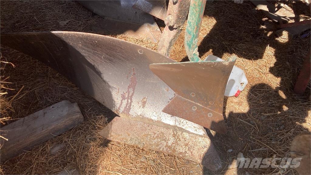 Kverneland LB 100 Pluguri conventionale