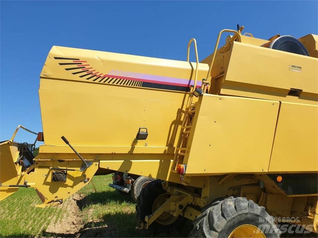 New Holland TX 65 Combine de secerat