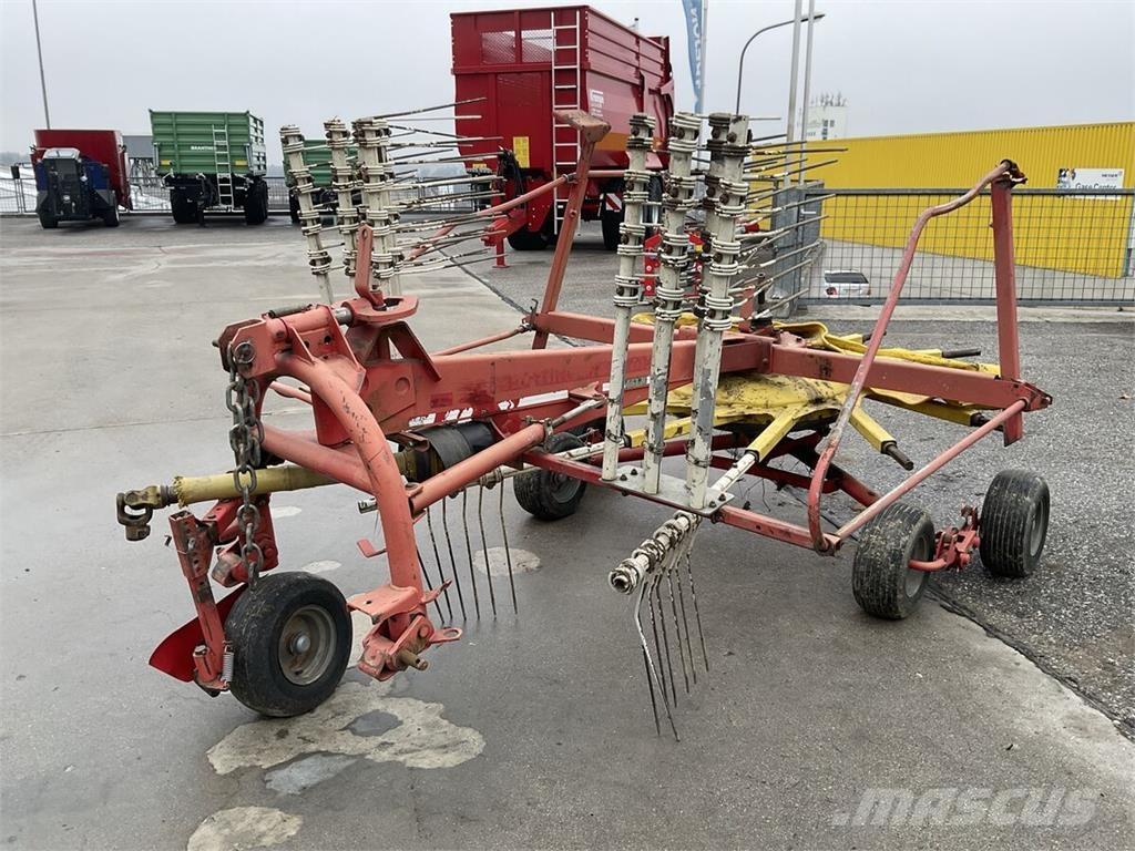 Pöttinger TOP 461 N Utilaj de răvăşit fân