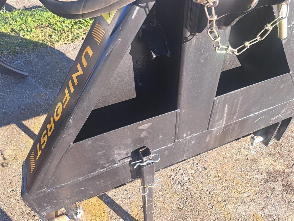  Uniforst 2200 Utilaje forestiere - Altele