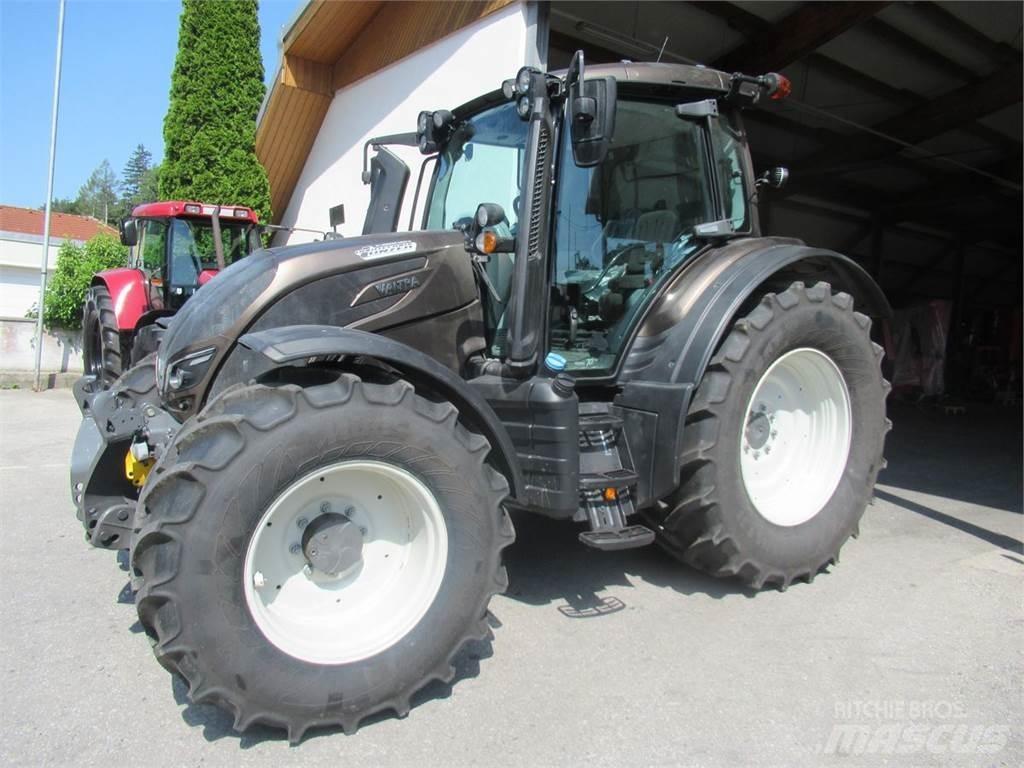 Valtra N134 (Stufe V) Tractoare