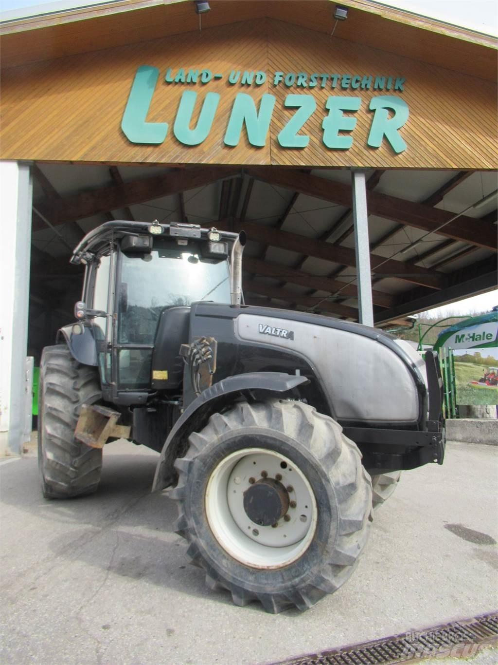 Valtra XM 130 Tractoare