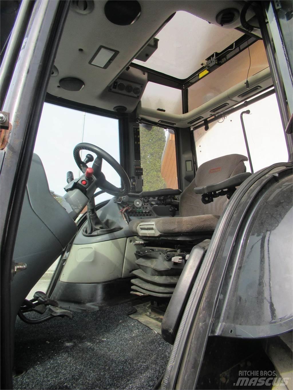 Valtra XM 130 Tractoare