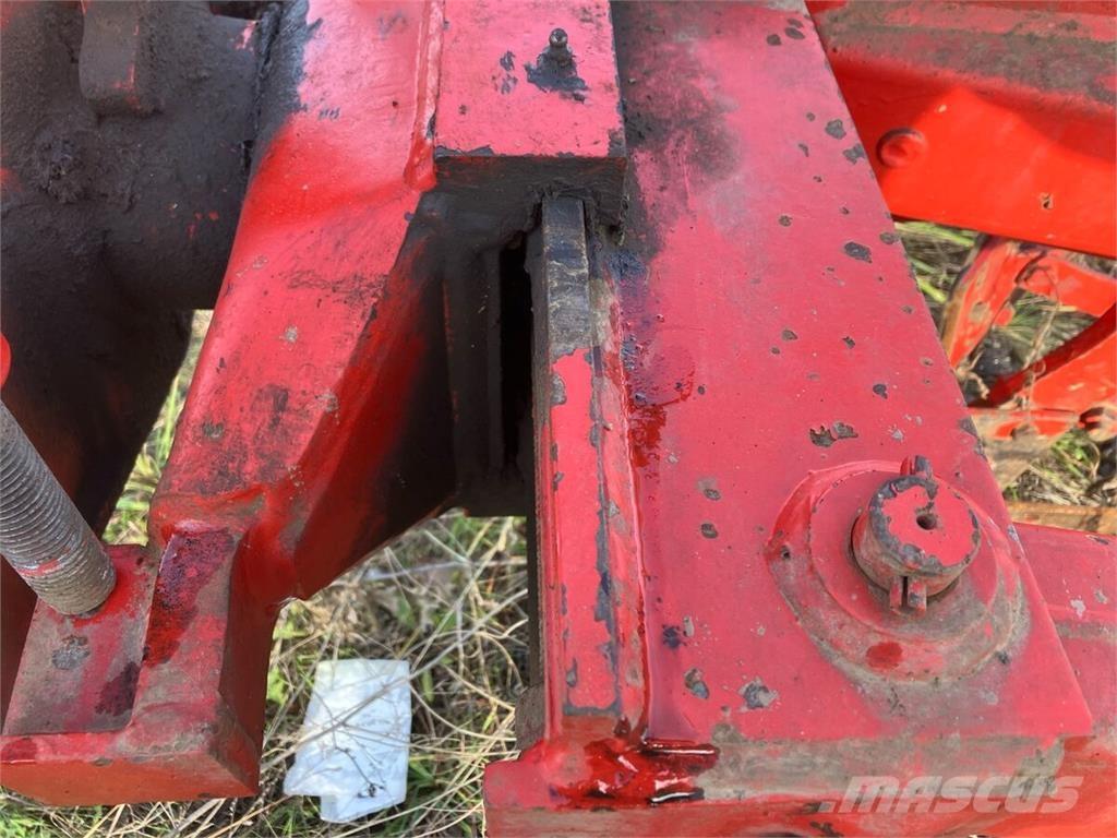 Vogel & Noot LM 820 Pluguri conventionale