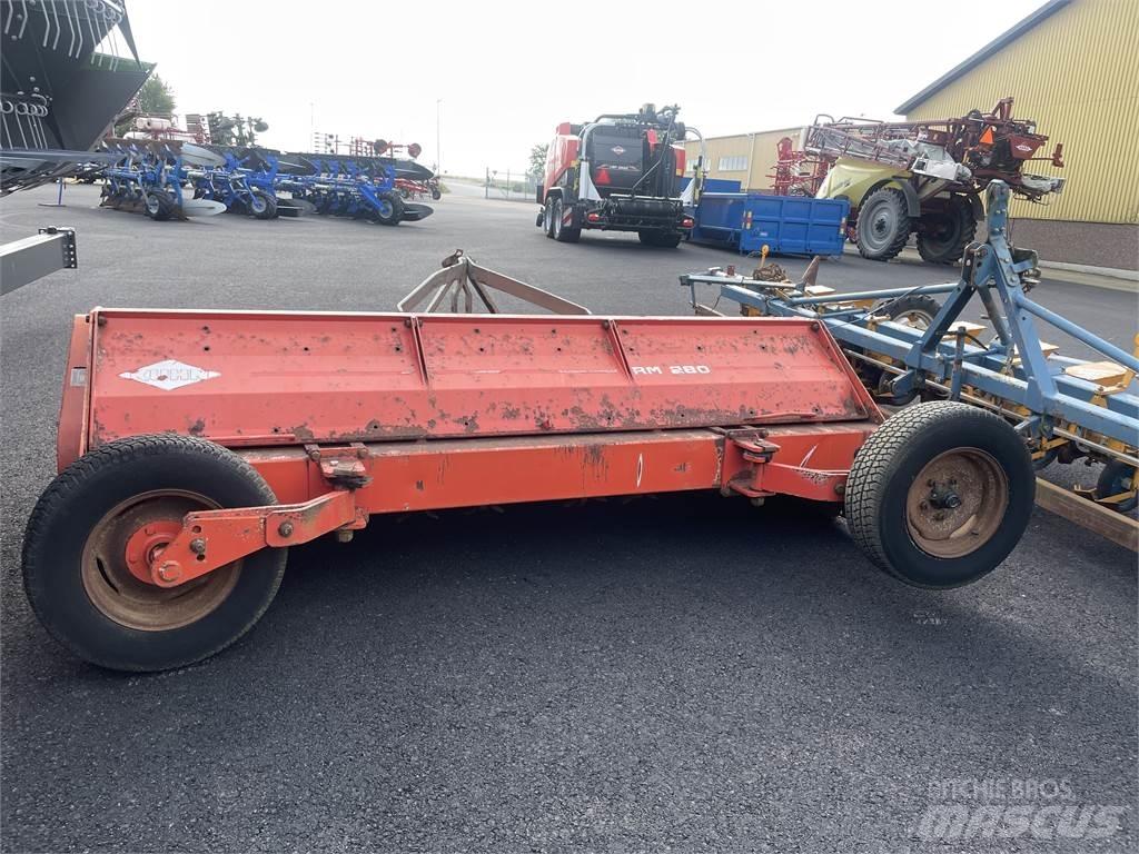 Kuhn BP28 Alte echipamente pentru nutret